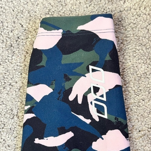 Lorna Jane Womens High Rise Camo Leggings Small - Picture 2 of 5